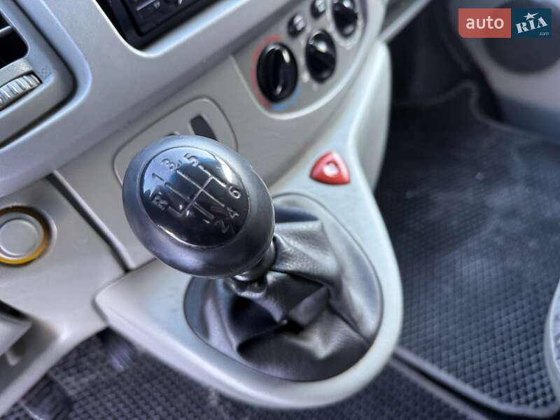 Минивэн Renault Trafic 2007 в Ровно