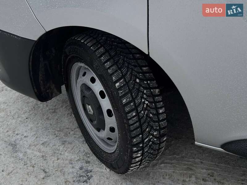 Грузопассажирский фургон Renault Trafic 2018 в Ровно фото 3 Грузопассажирский фургон Renault Trafic 2018 в Ровно