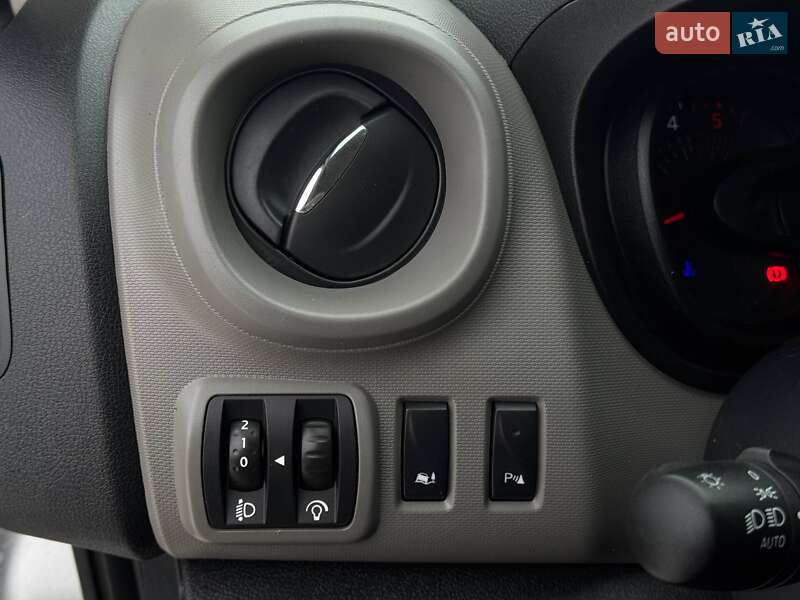 Грузопассажирский фургон Renault Trafic 2018 в Ровно фото 12 Грузопассажирский фургон Renault Trafic 2018 в Ровно