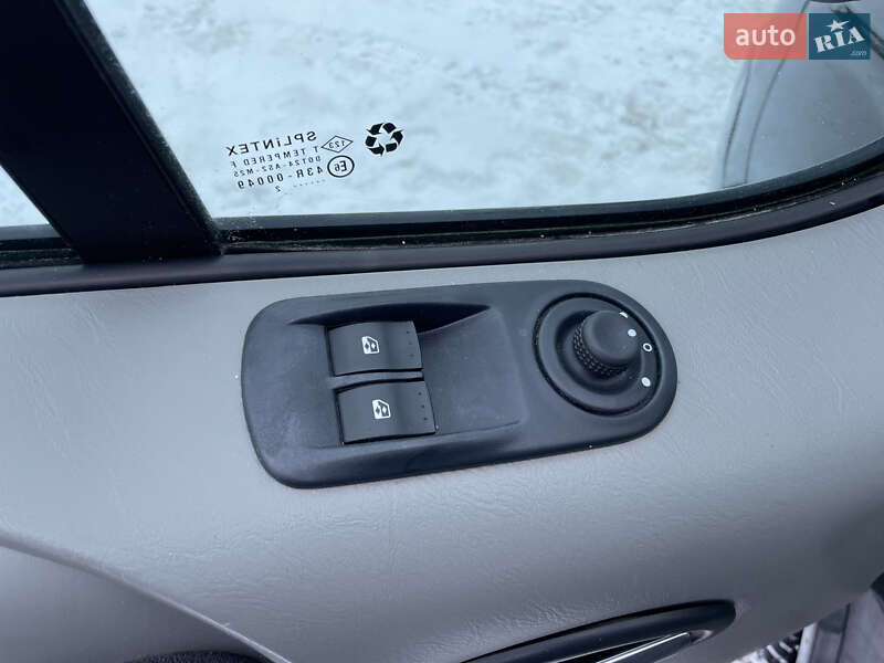 Мінівен Renault Trafic 2012 в Луцьку фото 34 Мінівен Renault Trafic 2012 в Луцьку