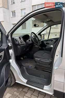 Грузопассажирский фургон Renault Trafic 2017 в Дубно