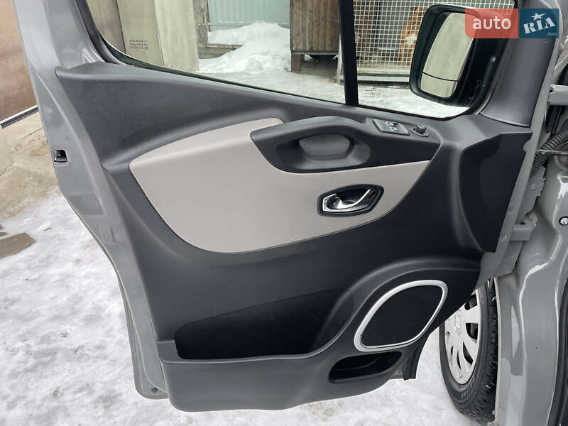 Вантажопасажирський фургон Renault Trafic 2018 в Києві