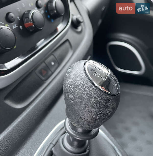 Вантажопасажирський фургон Renault Trafic 2018 в Києві