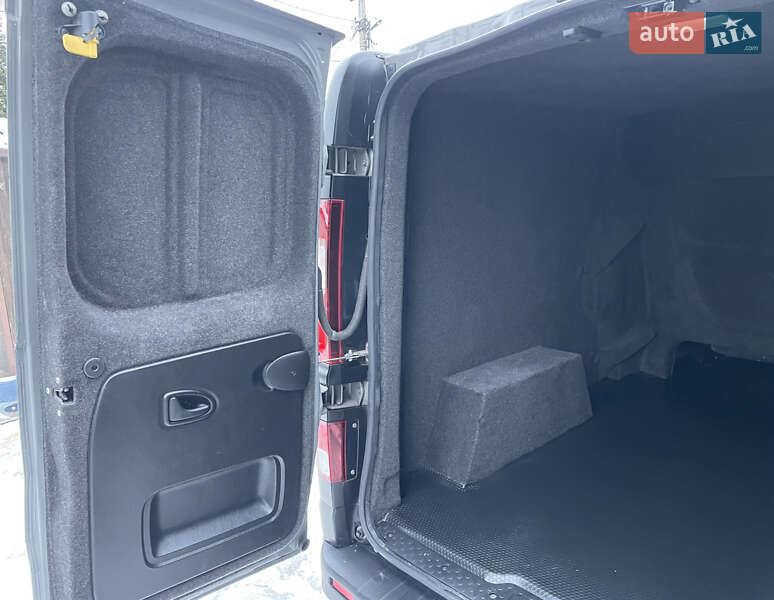 Вантажопасажирський фургон Renault Trafic 2018 в Києві