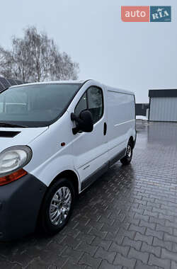 Вантажний фургон Renault Trafic 2005 в Володимирі