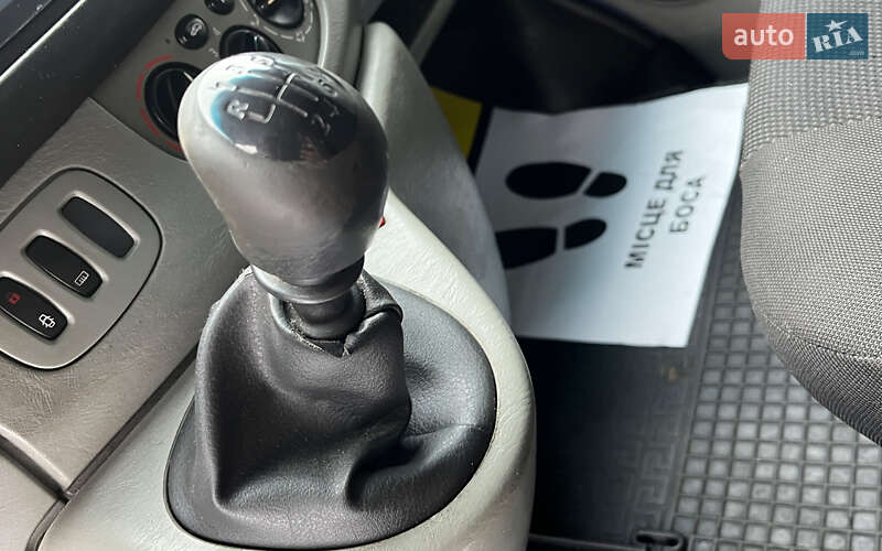 Минивэн Renault Trafic 2002 в Стрые