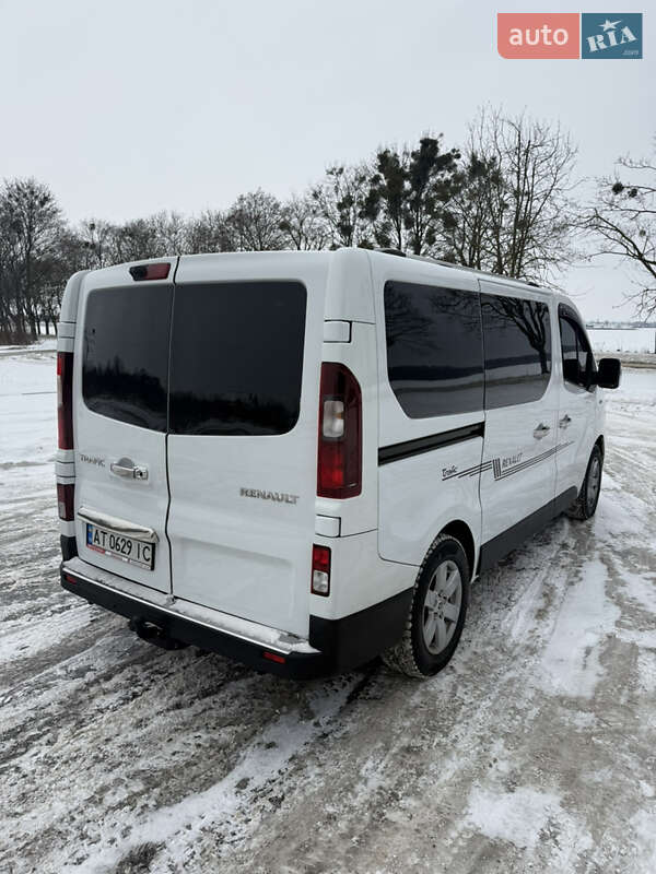 Мінівен Renault Trafic 2015 в Володимирі