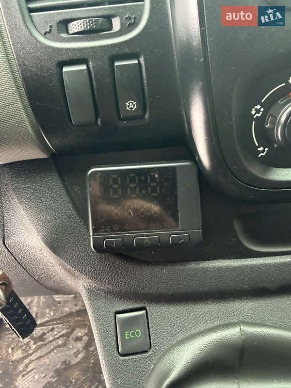 Мінівен Renault Trafic 2015 в Володимирі