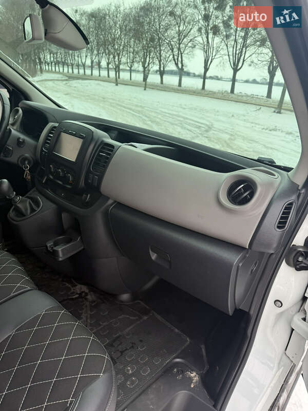 Мінівен Renault Trafic 2015 в Володимирі