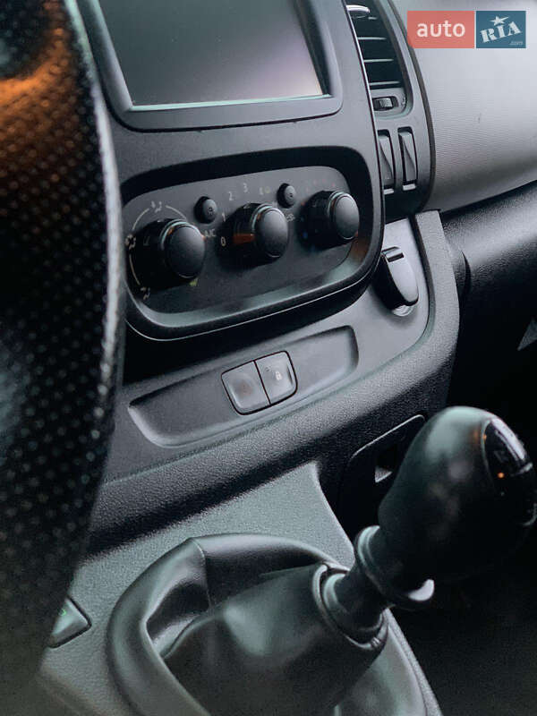 Мінівен Renault Trafic 2015 в Володимирі