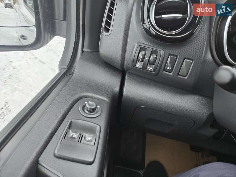Вантажопасажирський фургон Renault Trafic 2020 в Луцьку