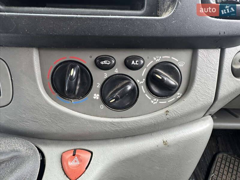 Мінівен Renault Trafic 2006 в Львові