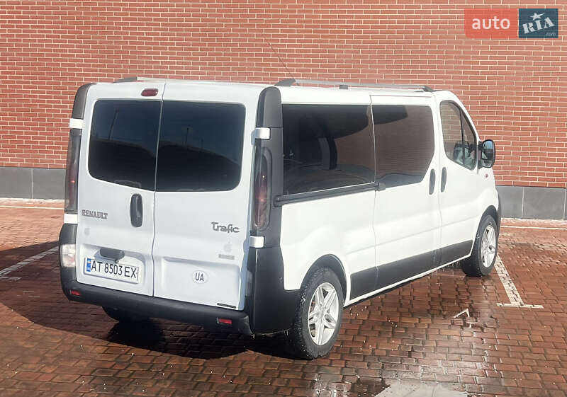 Мінівен Renault Trafic 2006 в Одесі