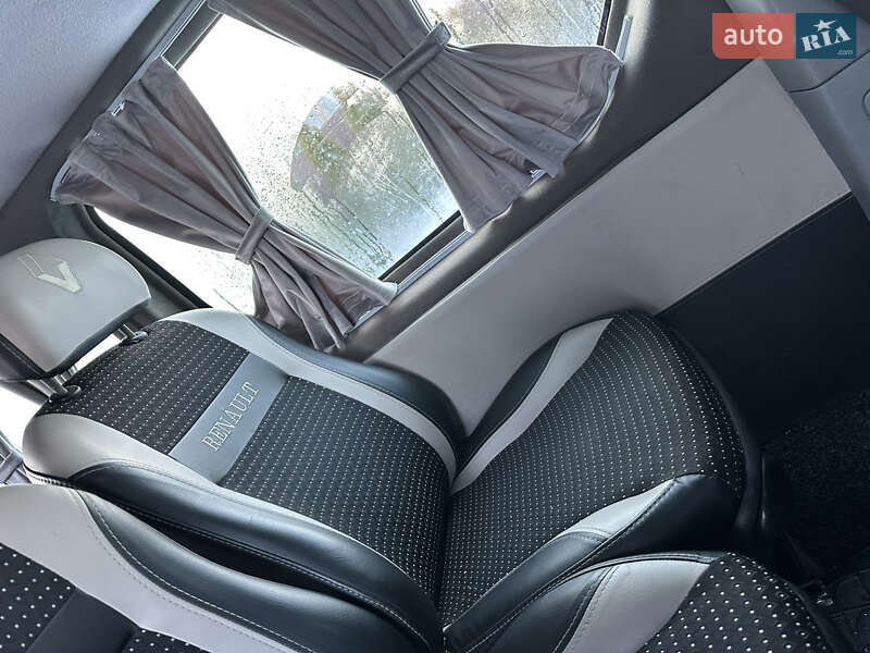 Минивэн Renault Trafic 2007 в Делятине