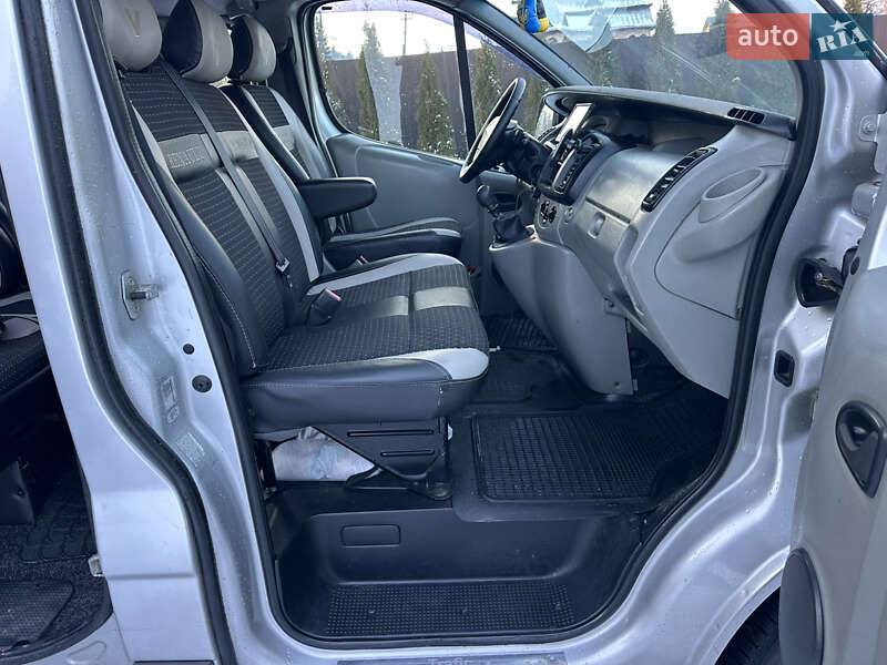 Минивэн Renault Trafic 2007 в Делятине