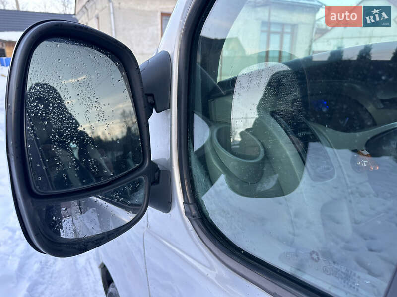 Минивэн Renault Trafic 2007 в Делятине