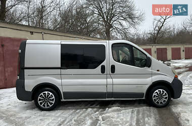 Грузопассажирский фургон Renault Trafic 2003 в Каменец-Подольском