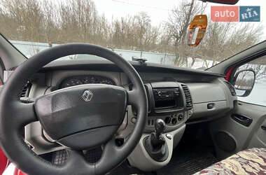 Вантажний фургон Renault Trafic 2004 в Волочиську
