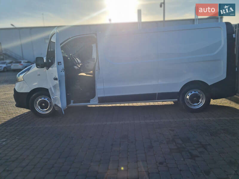 Вантажний фургон Renault Trafic 2017 в Мукачевому