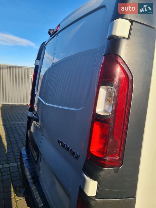 Вантажний фургон Renault Trafic 2017 в Мукачевому