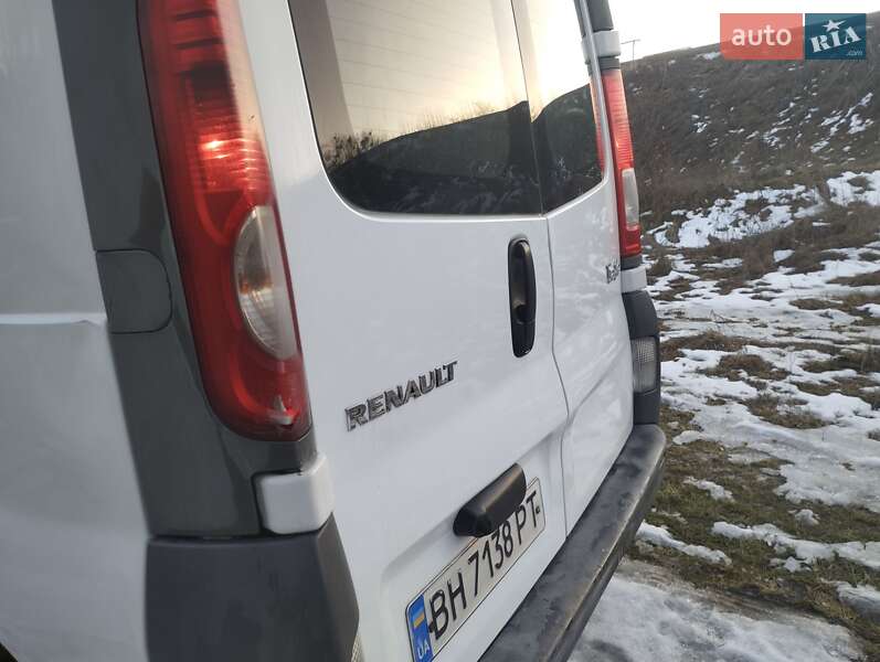 Мінівен Renault Trafic 2006 в Смілі фото 14 Мінівен Renault Trafic 2006 в Смілі