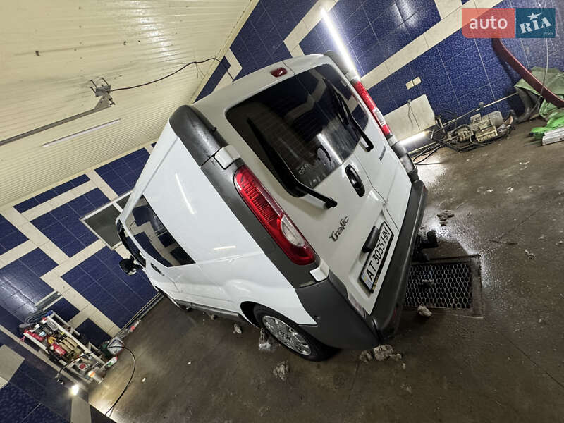 Мінівен Renault Trafic 2007 в Долині