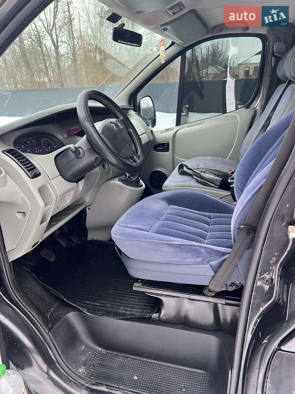 Минивэн Renault Trafic 2001 в Баре