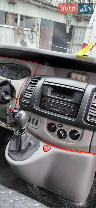 Мікроавтобус Renault Trafic 2006 в Одесі