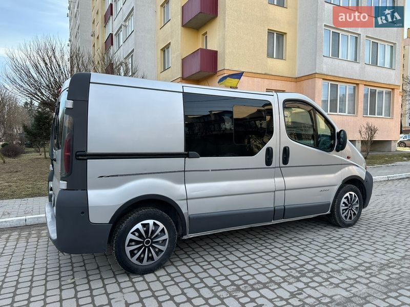 Грузопассажирский фургон Renault Trafic 2003 в Каменец-Подольском