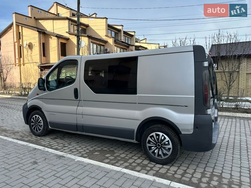 Грузопассажирский фургон Renault Trafic 2003 в Каменец-Подольском