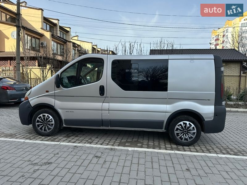 Грузопассажирский фургон Renault Trafic 2003 в Каменец-Подольском
