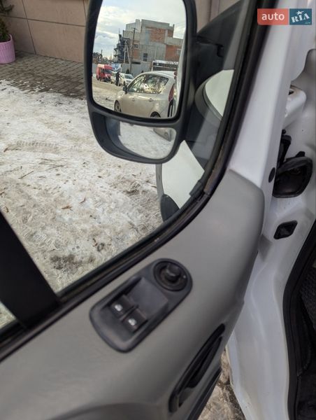 Грузопассажирский фургон Renault Trafic 2003 в Львове