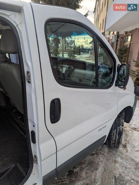 Грузопассажирский фургон Renault Trafic 2003 в Львове