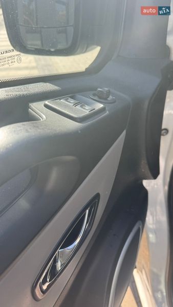 Грузовой фургон Renault Trafic 2017 в Львове