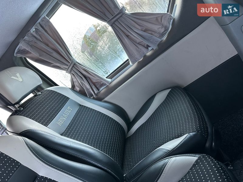 Минивэн Renault Trafic 2007 в Делятине