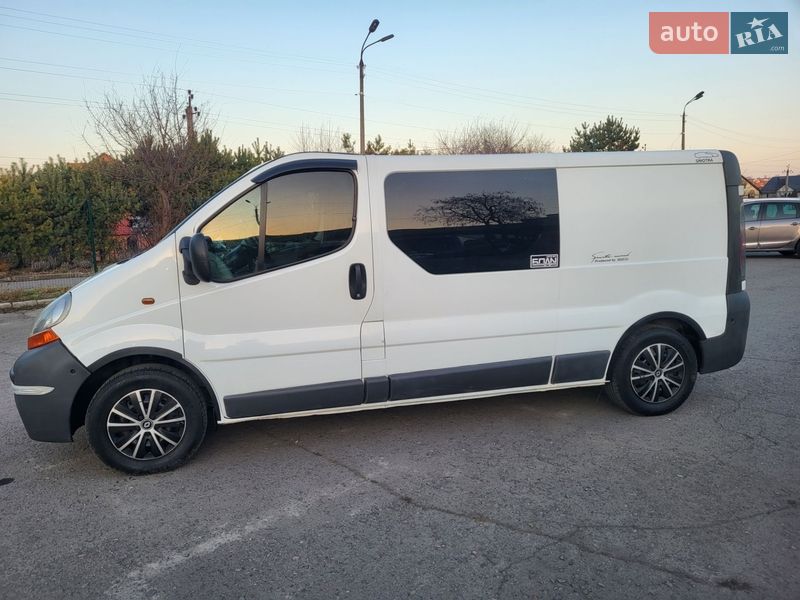 Мінівен Renault Trafic 2004 в Хмельницькому