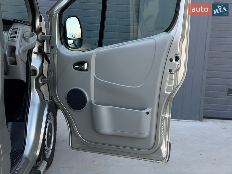 Вантажопасажирський фургон Renault Trafic 2012 в Дубні