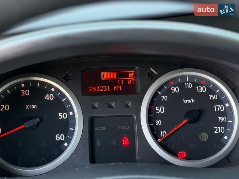 Вантажопасажирський фургон Renault Trafic 2012 в Дубні