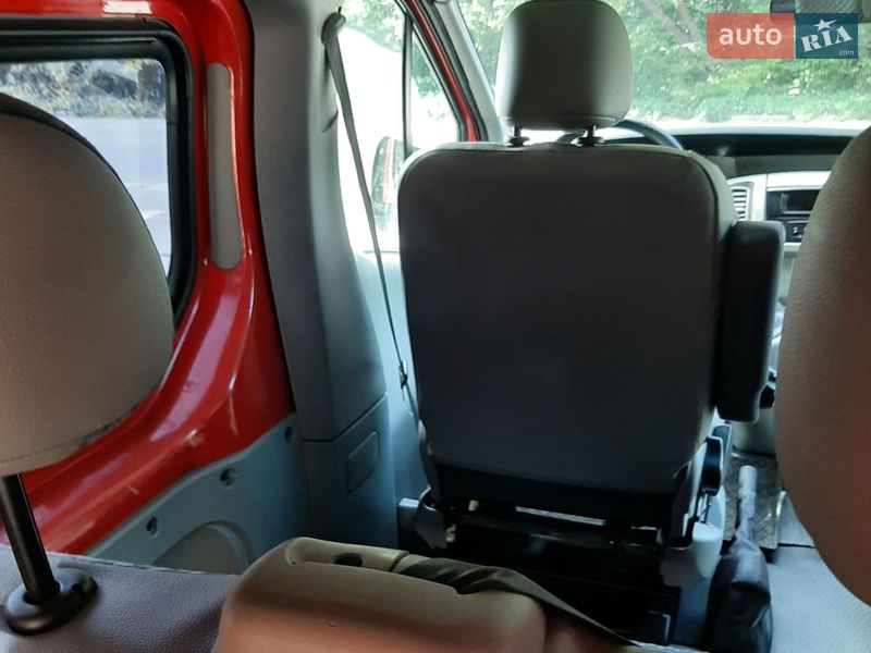 Грузопассажирский фургон Renault Trafic 2010 в Полтаве