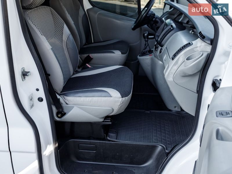 Минивэн Renault Trafic 2007 в Баре фото 17 Минивэн Renault Trafic 2007 в Баре