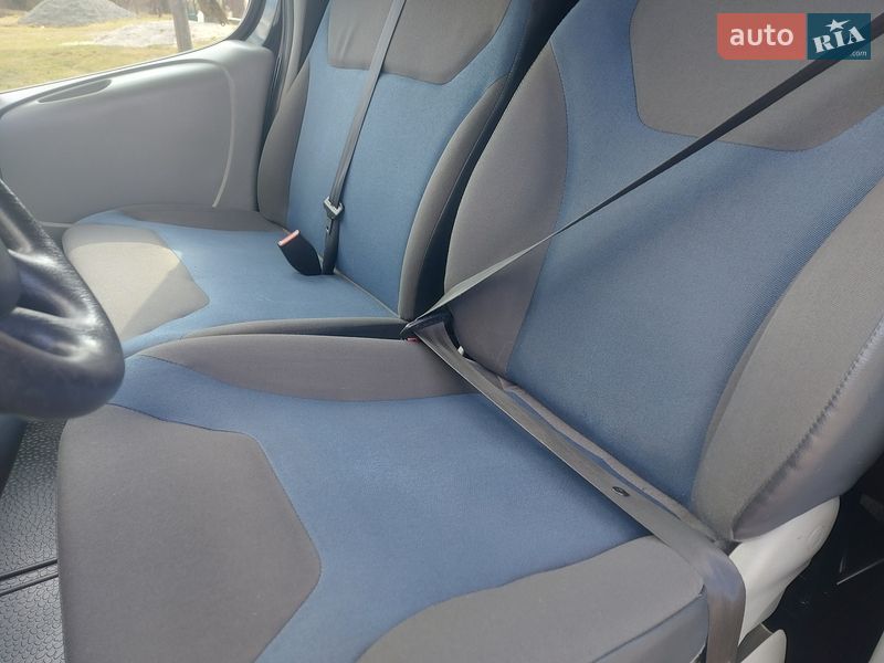 Грузопассажирский фургон Renault Trafic 2012 в Ровно фото 42 Грузопассажирский фургон Renault Trafic 2012 в Ровно