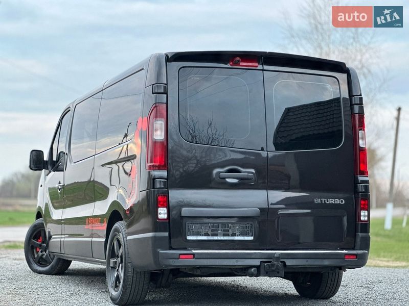 Минивэн Renault Trafic 2016 в Млинове
