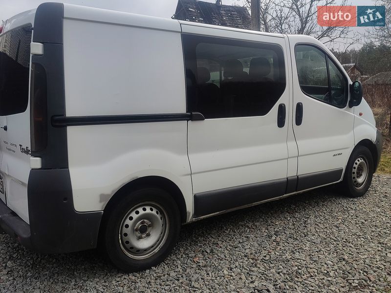 Вантажопасажирський фургон Renault Trafic 2003 в Києві