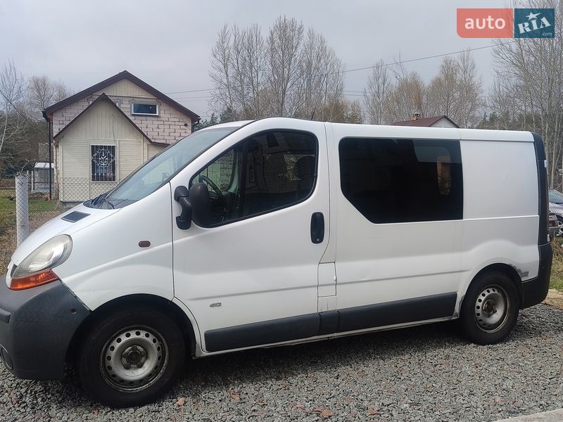 Вантажопасажирський фургон Renault Trafic 2003 в Києві