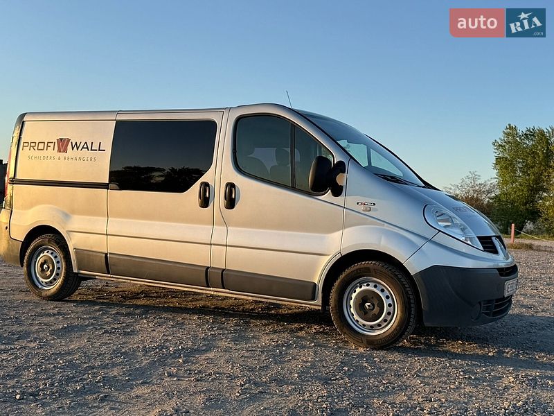 Вантажопасажирський фургон Renault Trafic 2012 в Дніпрі