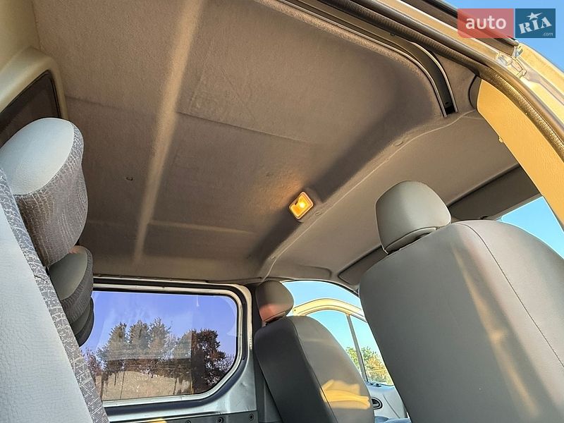 Вантажопасажирський фургон Renault Trafic 2012 в Дніпрі