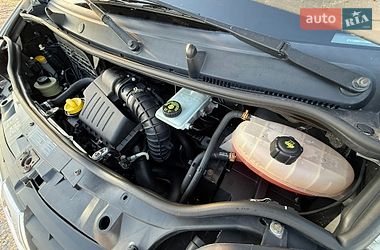 Вантажопасажирський фургон Renault Trafic 2012 в Дніпрі