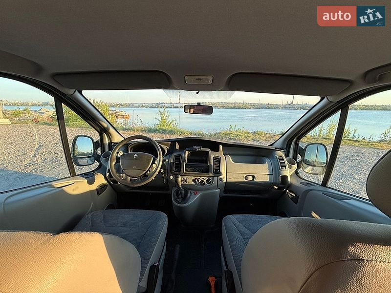 Вантажопасажирський фургон Renault Trafic 2012 в Дніпрі