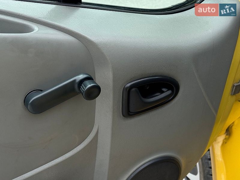 Минивэн Renault Trafic 2003 в Каменец-Подольском