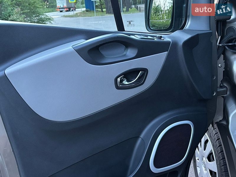 Минивэн Renault Trafic 2015 в Луцке